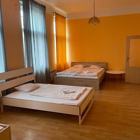 Hotel Praha Club Bed & Breakfast Bagian luar foto