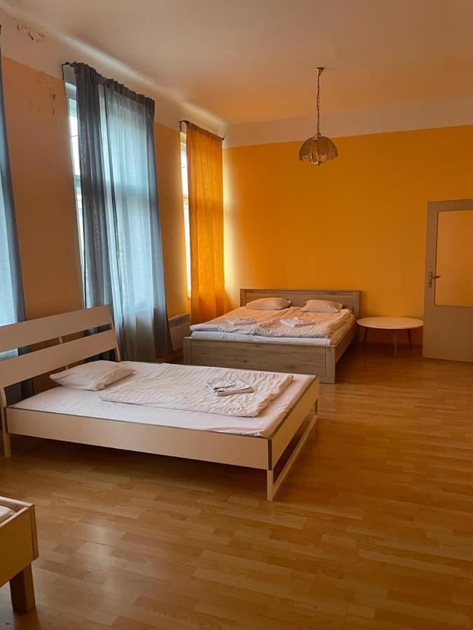 Hotel Praha Club Bed & Breakfast Bagian luar foto