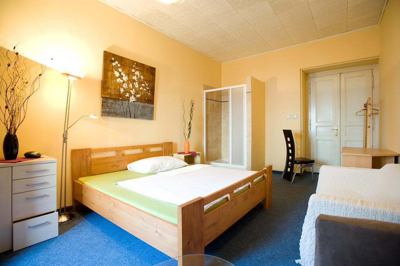 Hotel Praha Club Bed & Breakfast Bagian luar foto