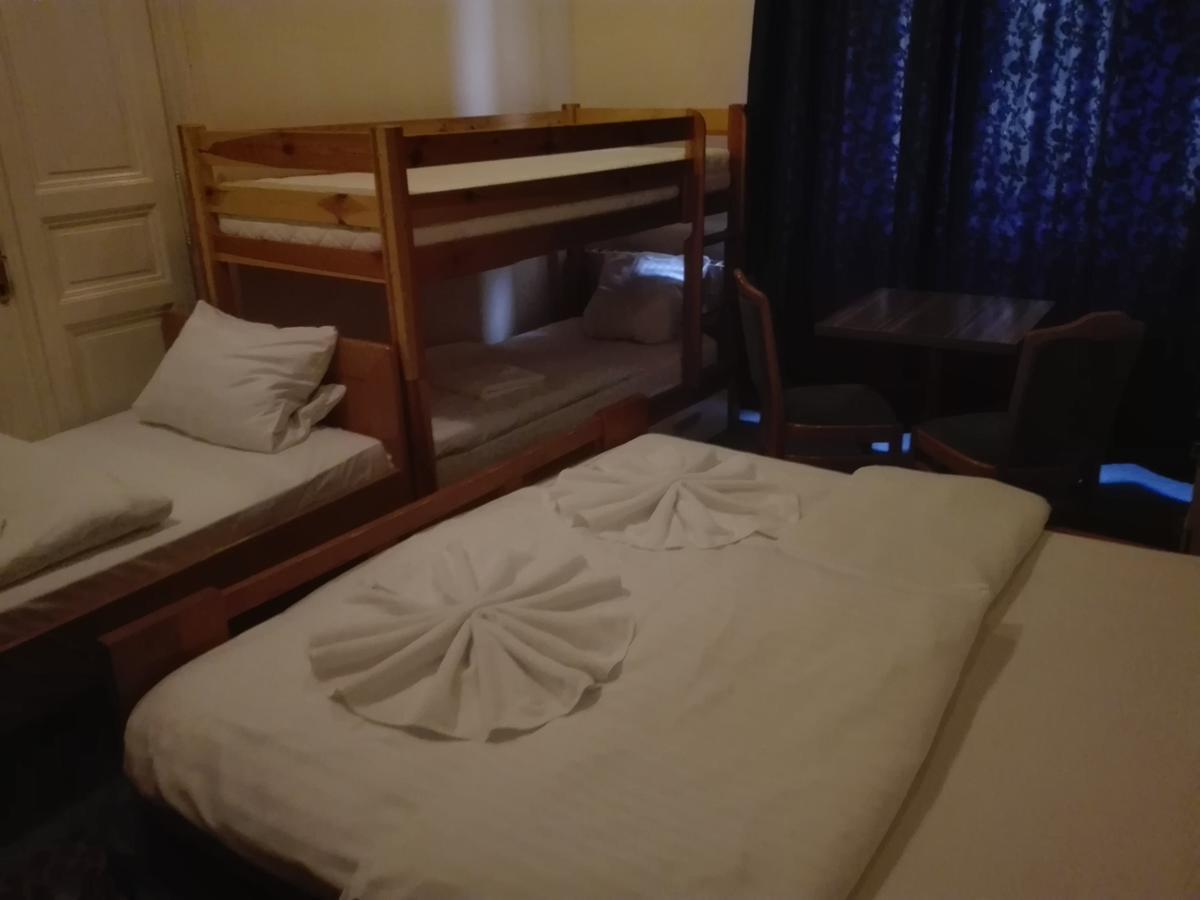 Hotel Praha Club Bed & Breakfast Bagian luar foto