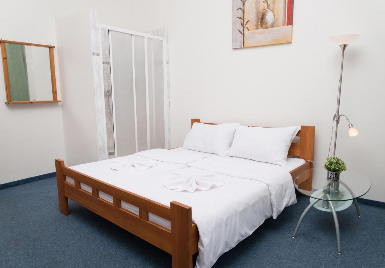 Hotel Praha Club Bed & Breakfast Bagian luar foto