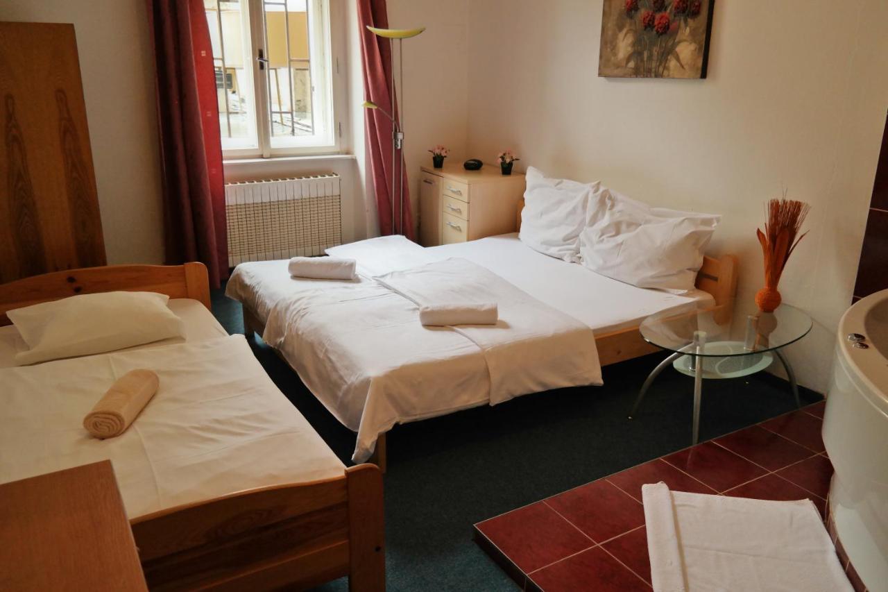 Hotel Praha Club Bed & Breakfast Bagian luar foto