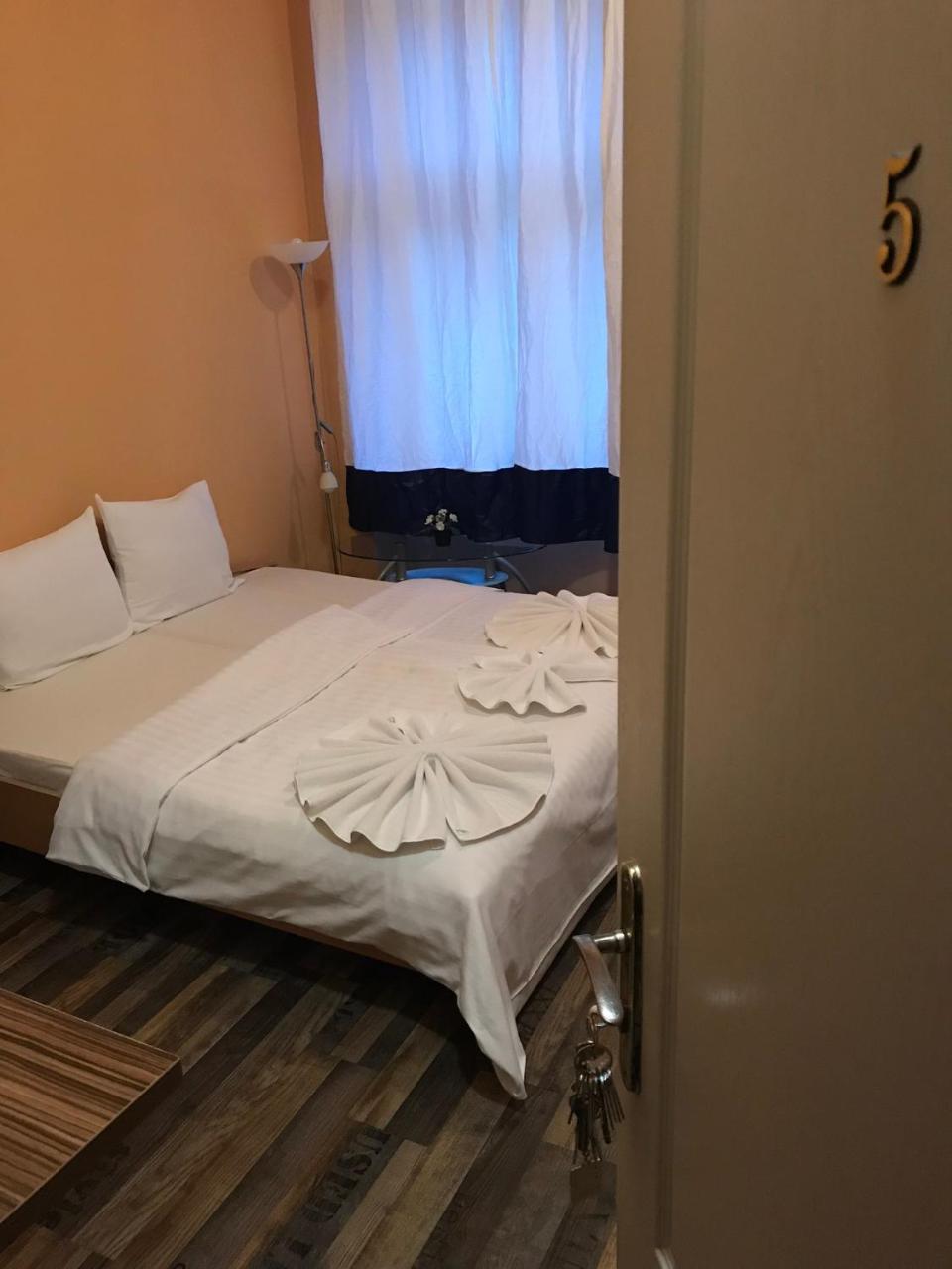 Hotel Praha Club Bed & Breakfast Bagian luar foto