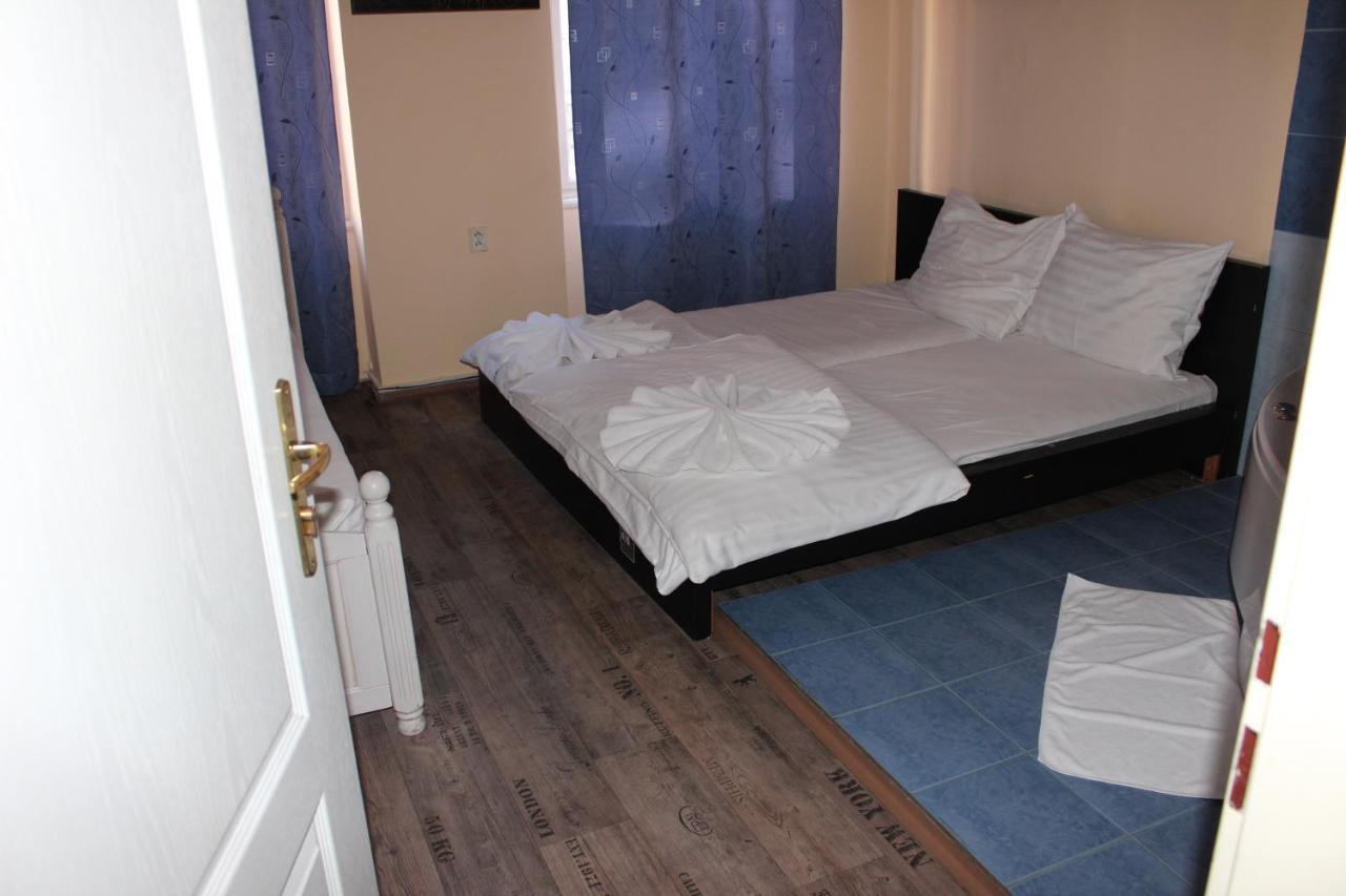 Hotel Praha Club Bed & Breakfast Bagian luar foto