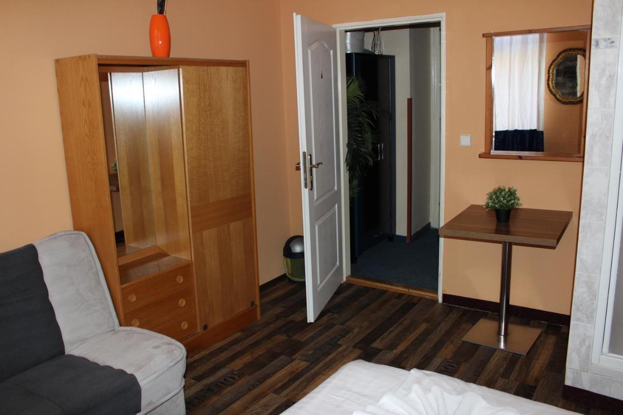 Hotel Praha Club Bed & Breakfast Bagian luar foto