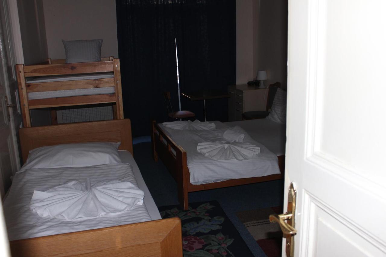 Hotel Praha Club Bed & Breakfast Bagian luar foto
