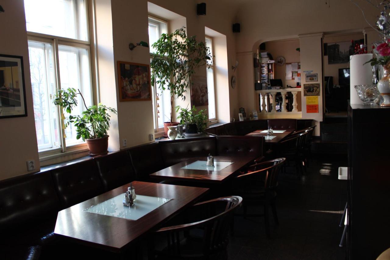 Hotel Praha Club Bed & Breakfast Bagian luar foto