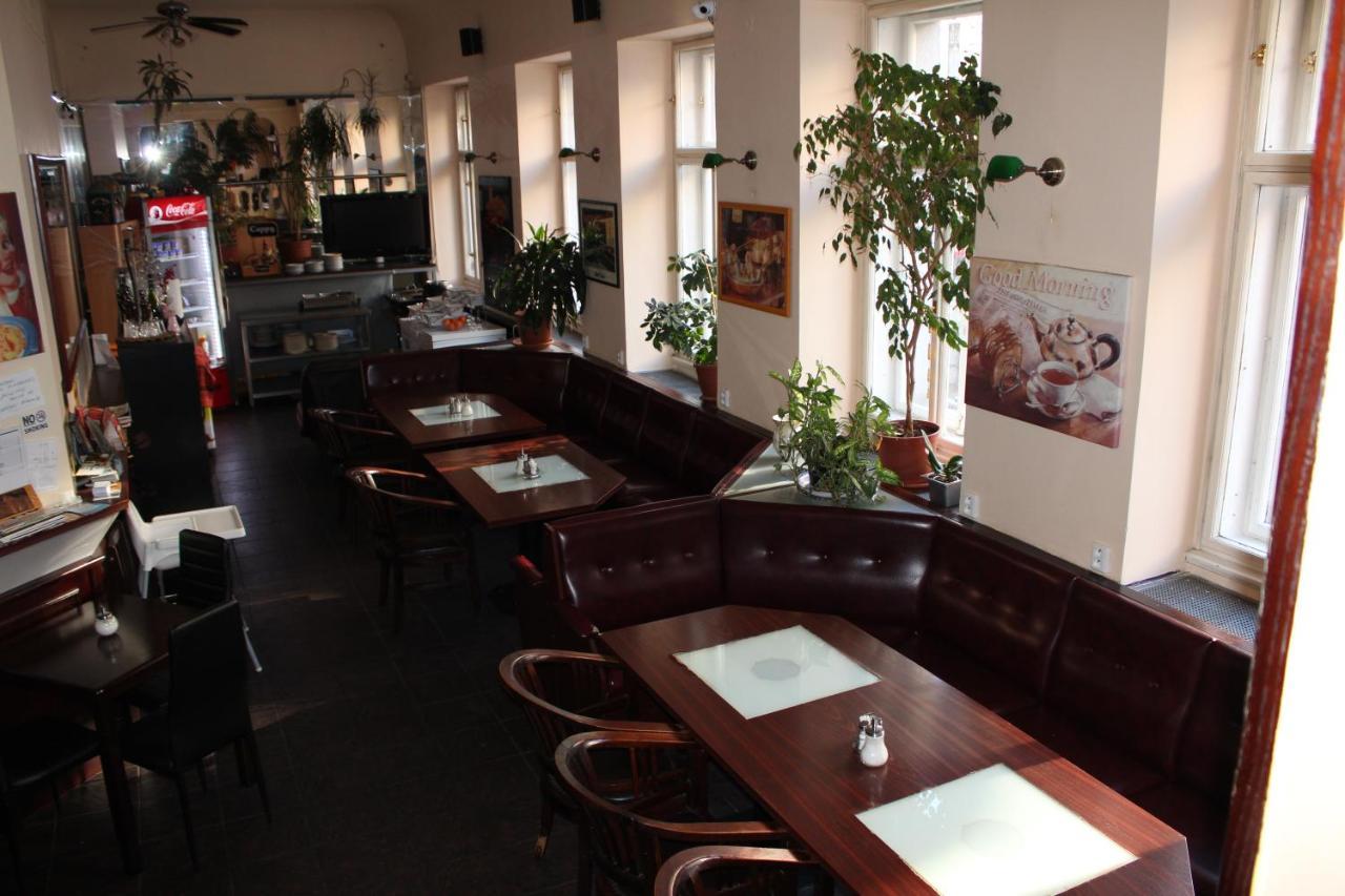 Hotel Praha Club Bed & Breakfast Bagian luar foto