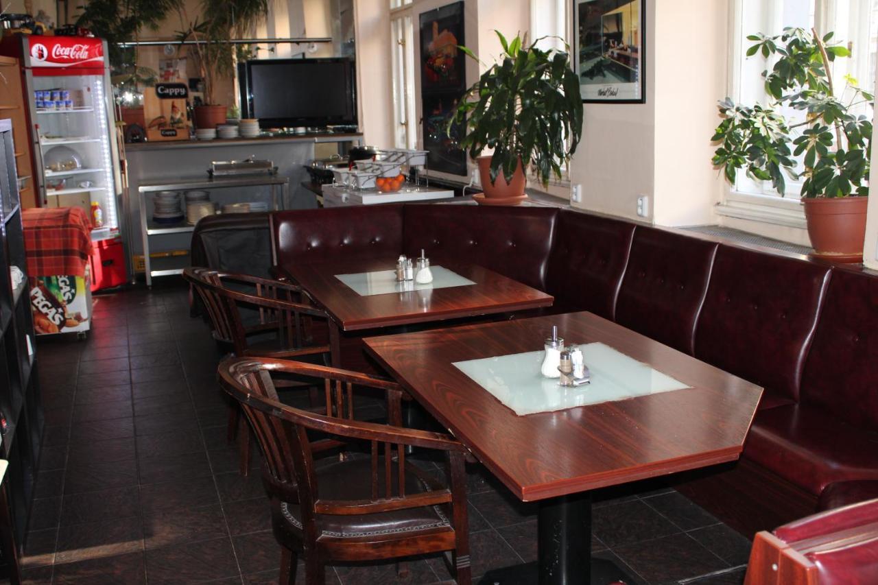 Hotel Praha Club Bed & Breakfast Bagian luar foto