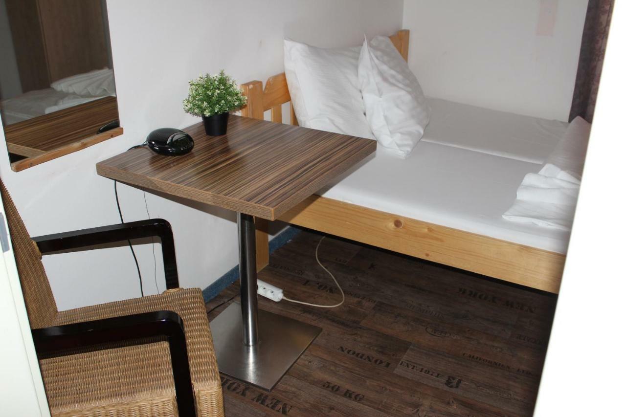 Hotel Praha Club Bed & Breakfast Bagian luar foto